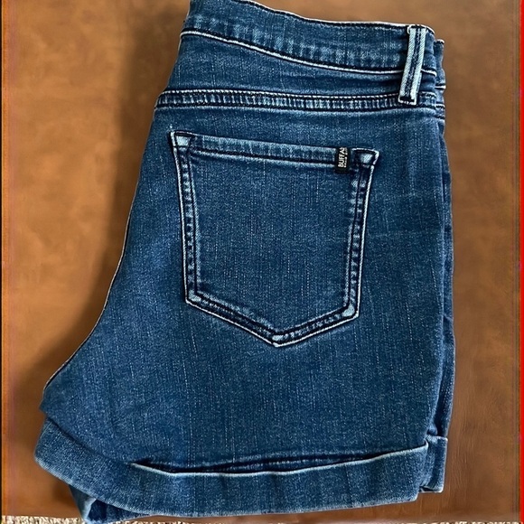 Buffalo David Bitton Faith Roll Shorts Mid Rise Size 28 - Picture 7 of 16